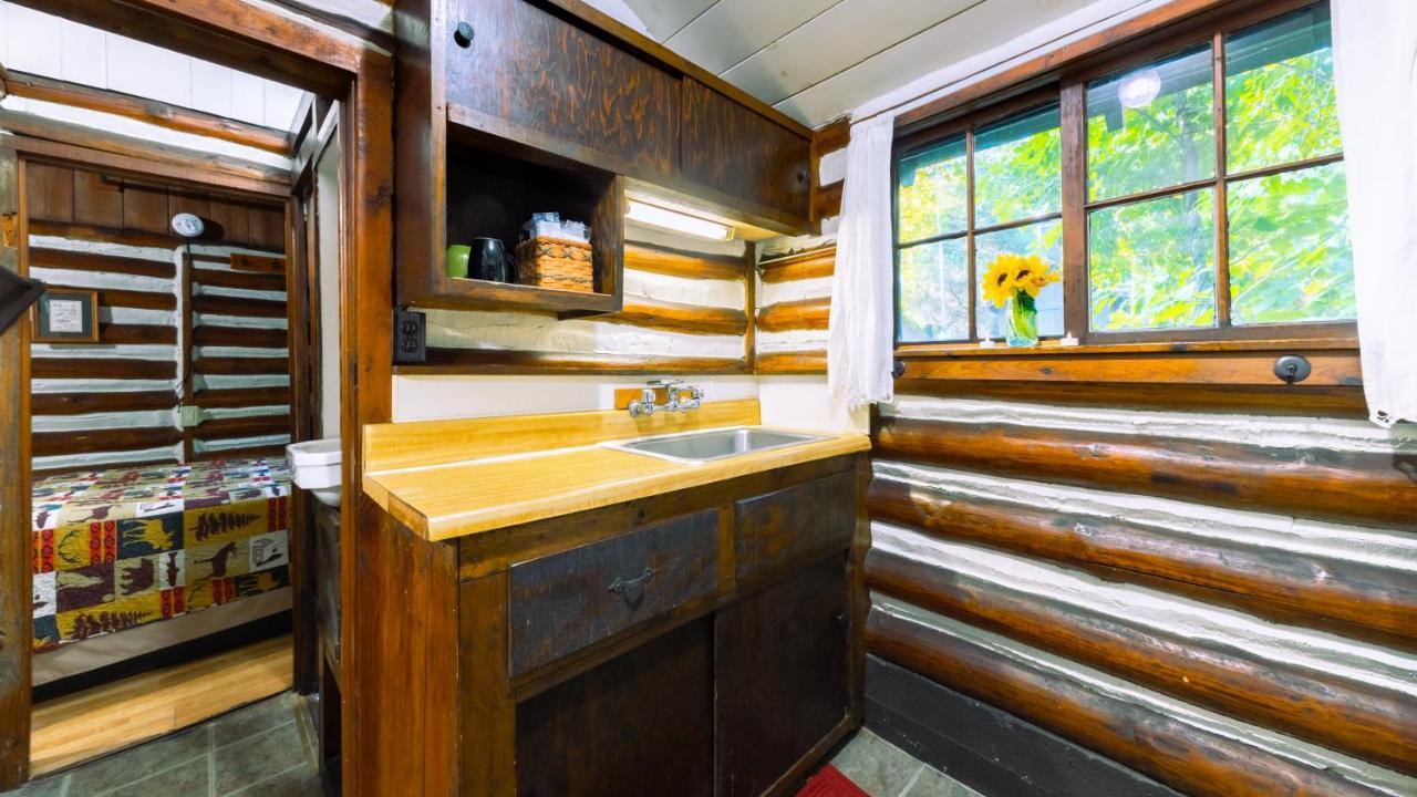 Log Cabin Motor Court Asheville Eksteriør bilde
