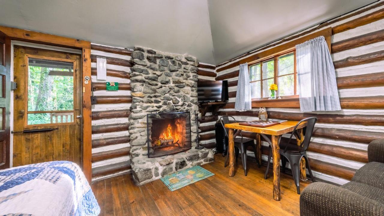 Log Cabin Motor Court Asheville Eksteriør bilde