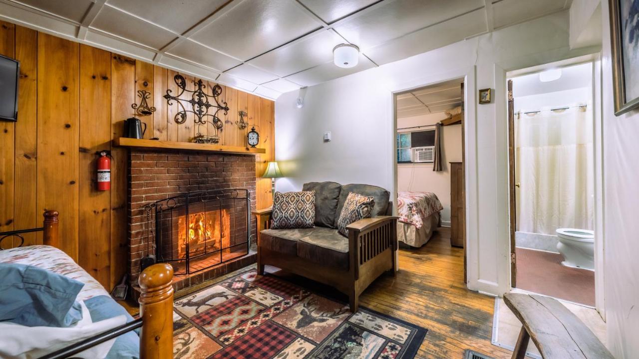 Log Cabin Motor Court Asheville Eksteriør bilde