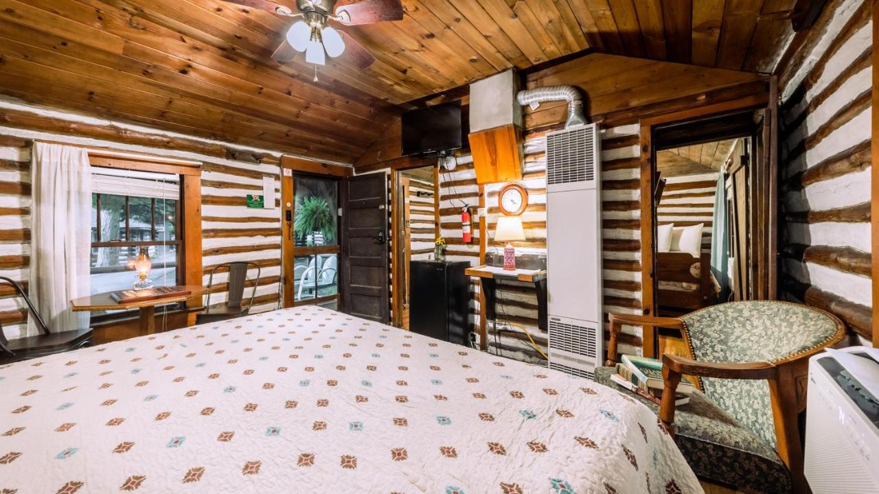 Log Cabin Motor Court Asheville Eksteriør bilde