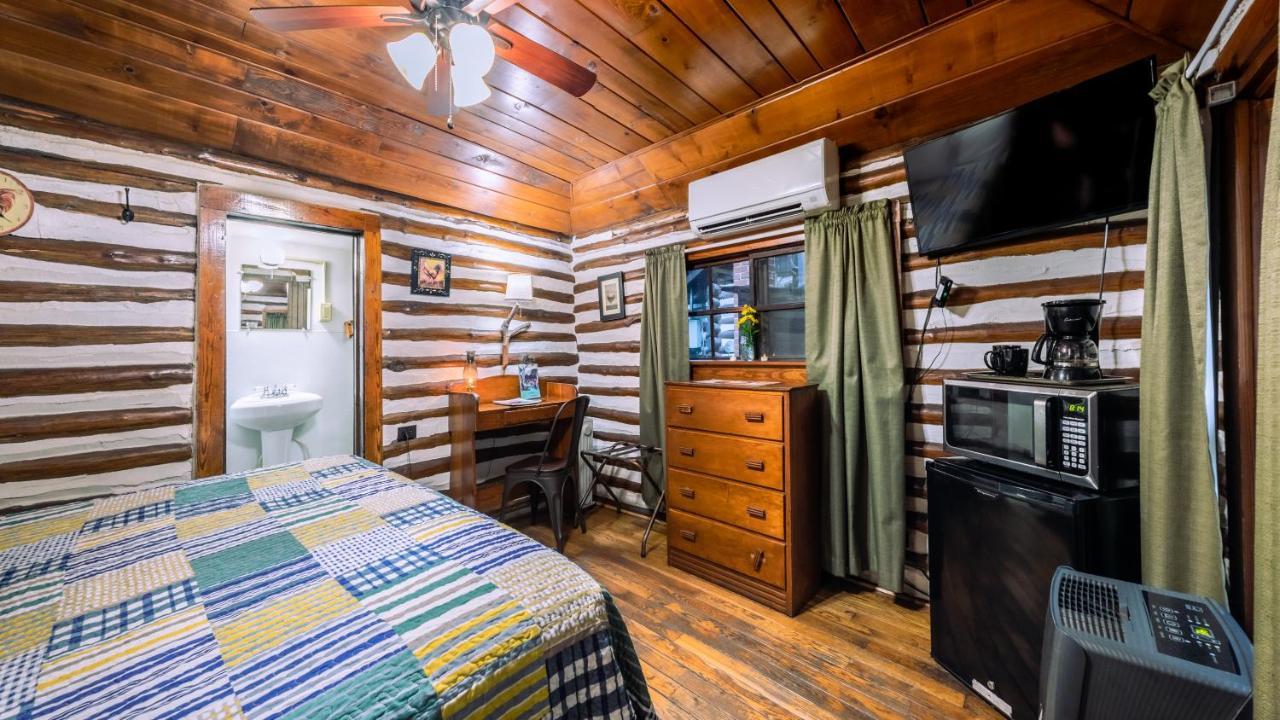 Log Cabin Motor Court Asheville Eksteriør bilde