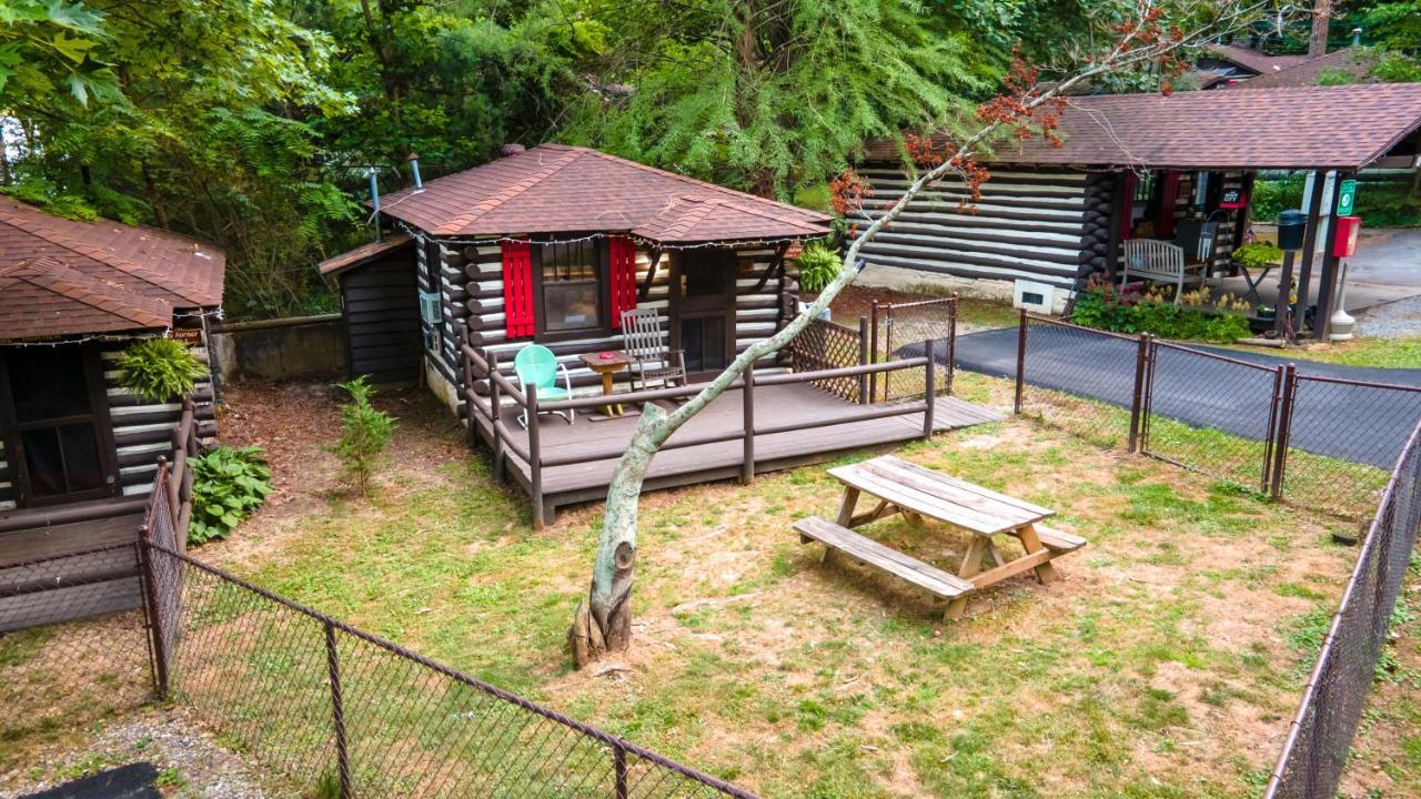 Log Cabin Motor Court Asheville Eksteriør bilde