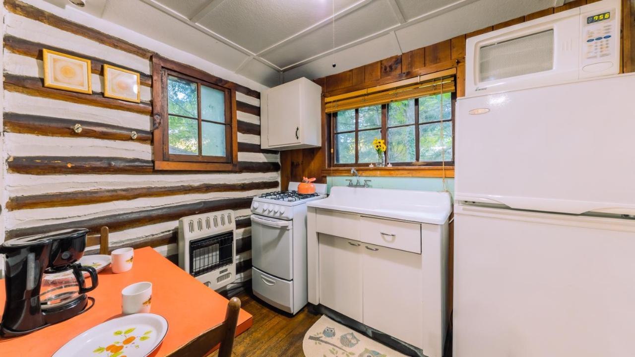 Log Cabin Motor Court Asheville Eksteriør bilde