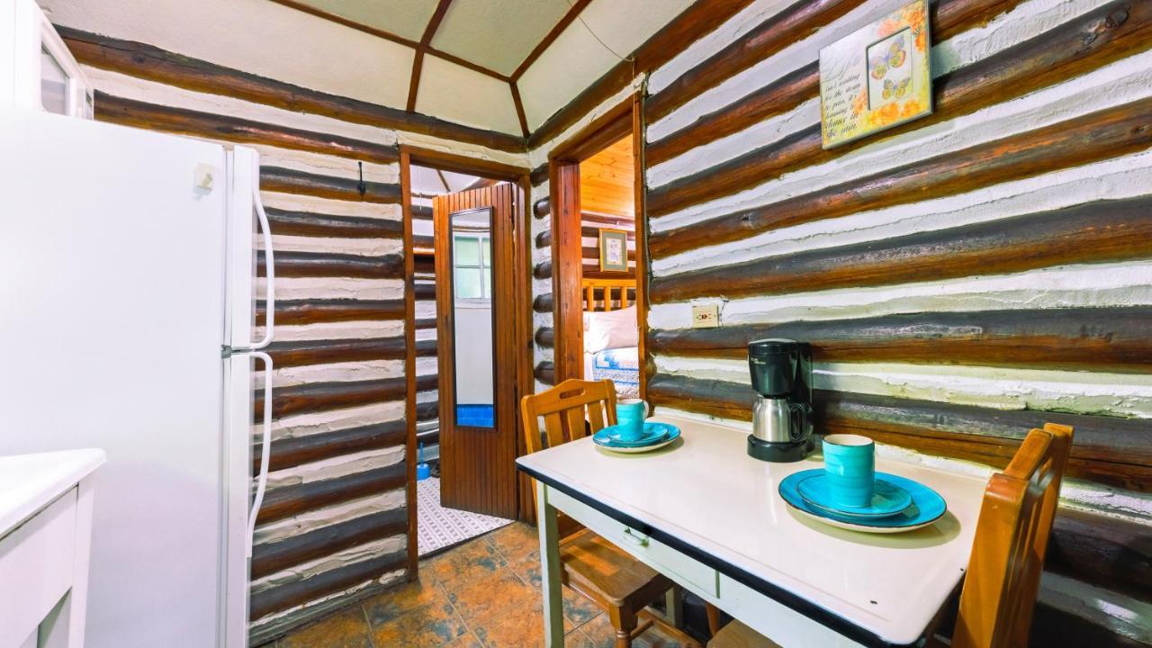 Log Cabin Motor Court Asheville Eksteriør bilde