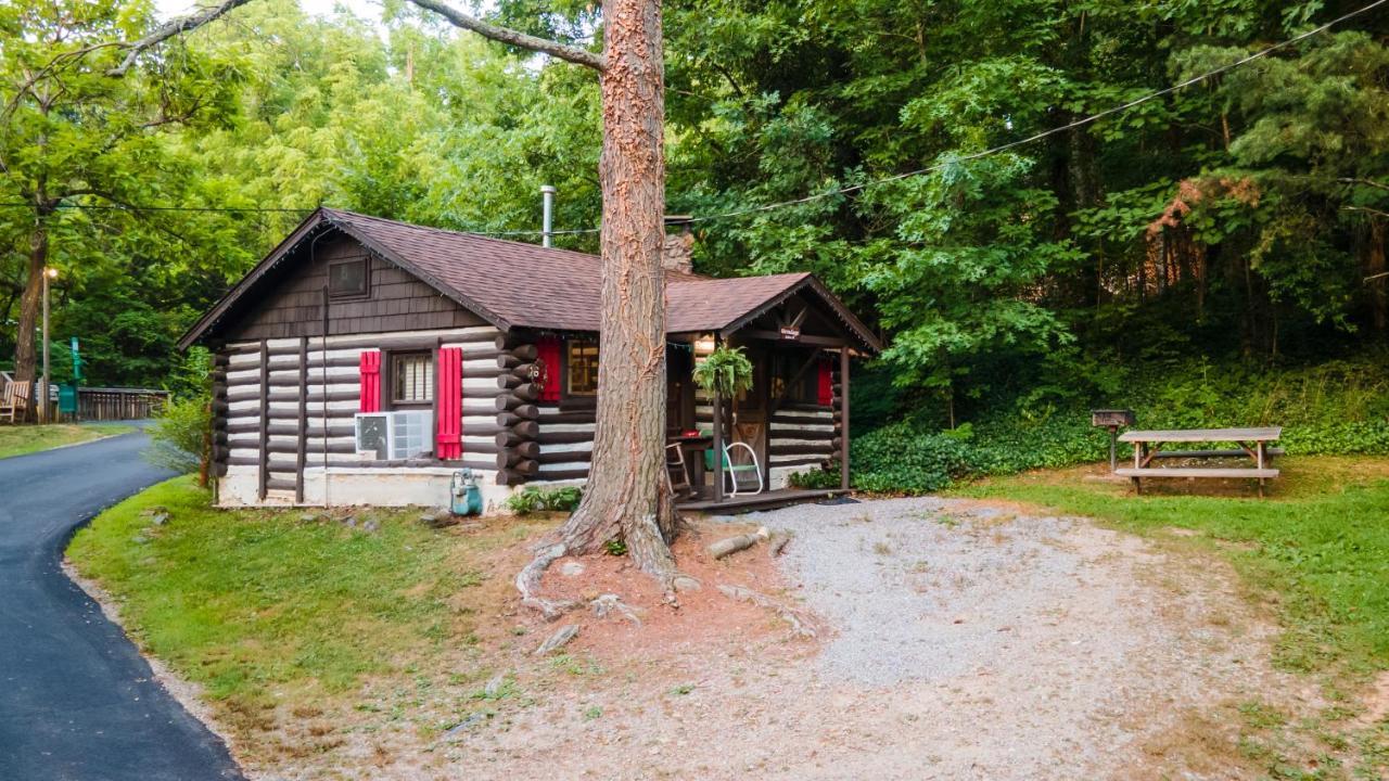 Log Cabin Motor Court Asheville Eksteriør bilde